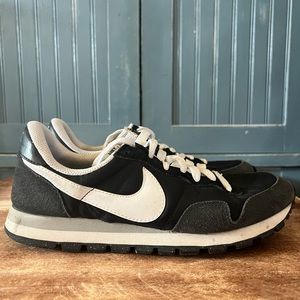Mens size 7.5 Nike sports navy blue.